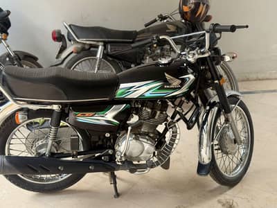 125 Black Color - Good Condition
