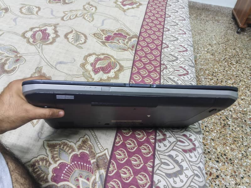Dell Latitude E5530 9