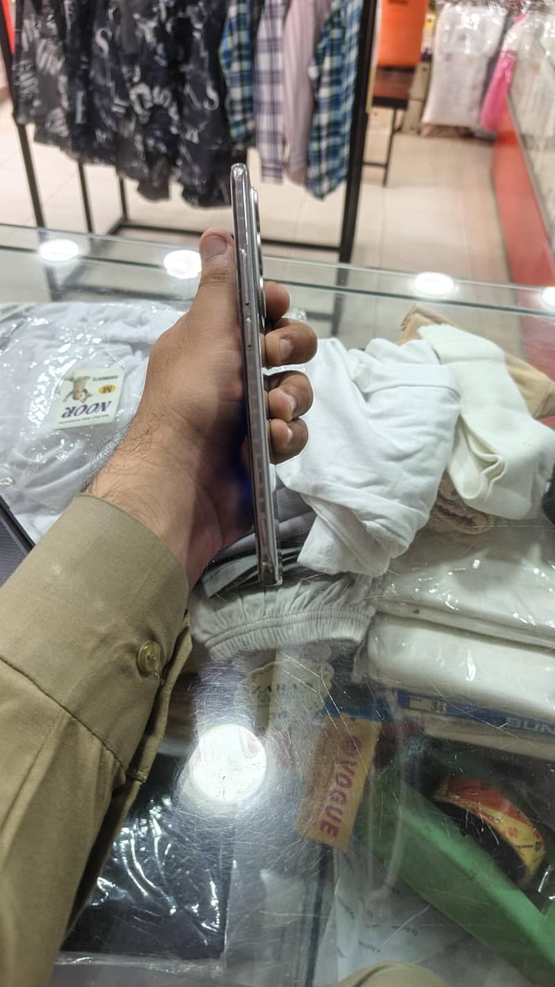 Tecno spark 40 pro plus 4