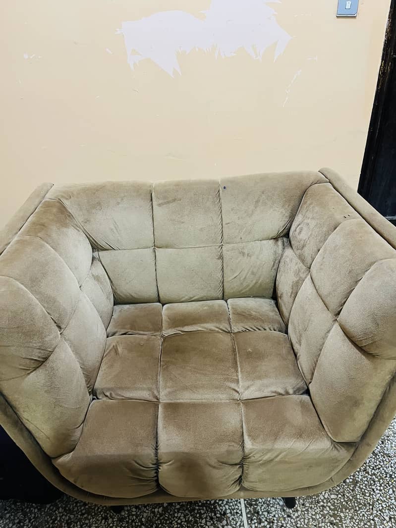 Uesd sofa for sell 0