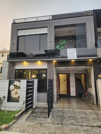 5 MARLA LUXURY BRAND NEW HOUSE AVAILABLE FOR SALE IN PARK VIEW CITY LHR