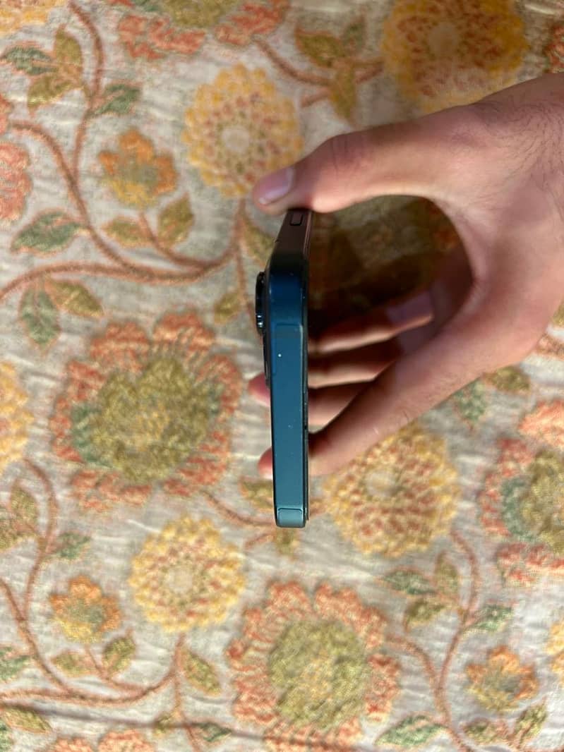 Apple iPhone 13 1