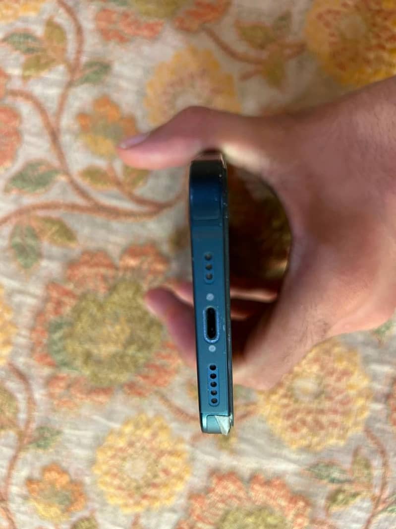 Apple iPhone 13 4