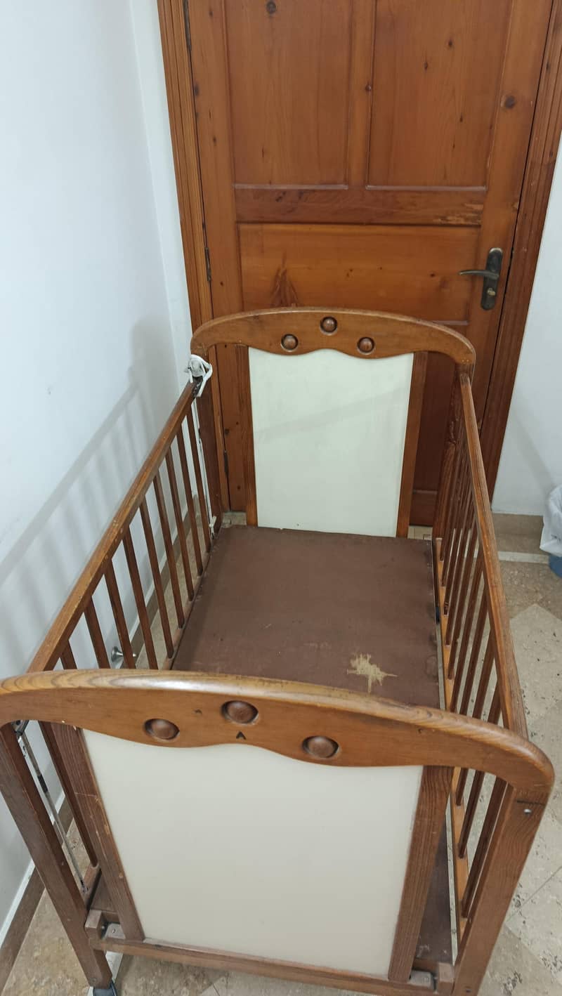 WOODEN COT 0