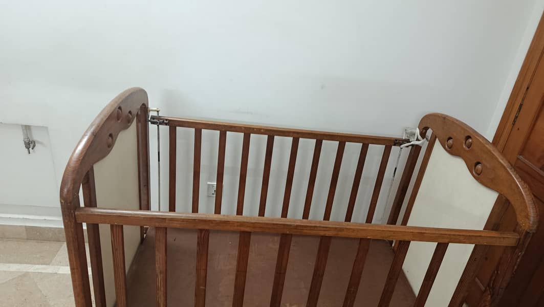 WOODEN COT 4