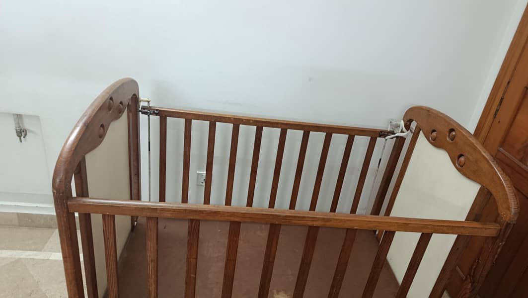 WOODEN COT 5