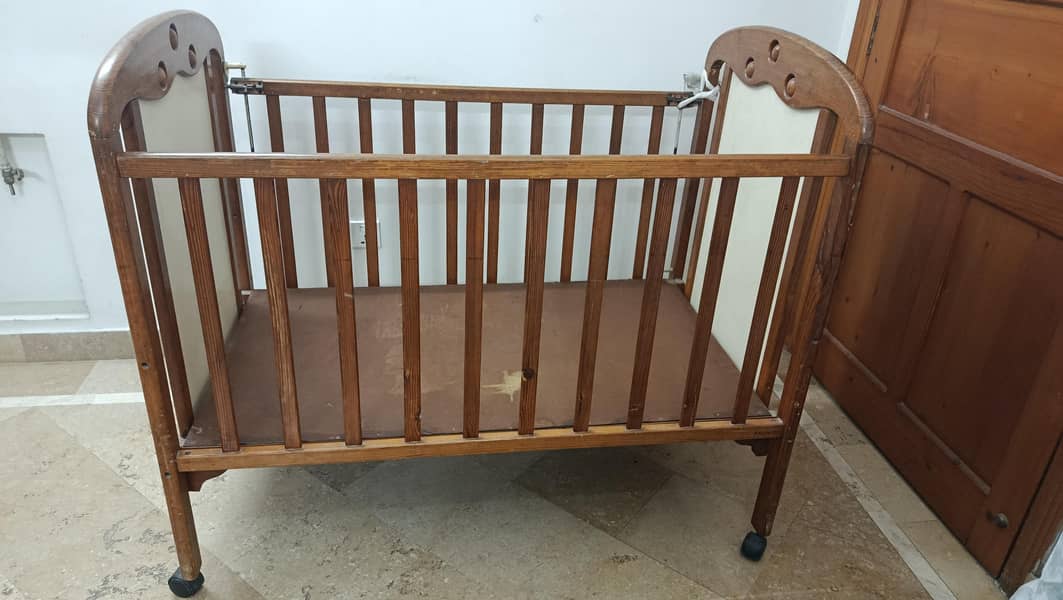 WOODEN COT 8