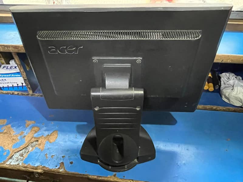 19 inch LCD 3