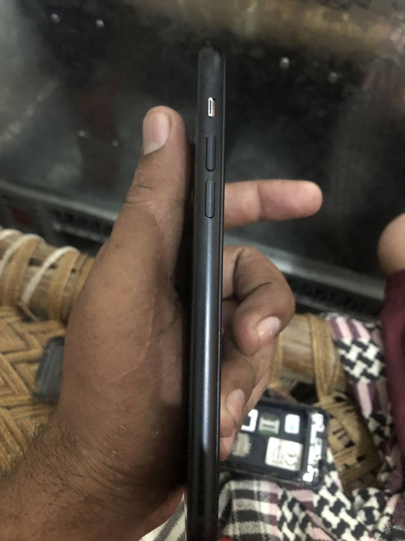 Apple iPhone XR 1