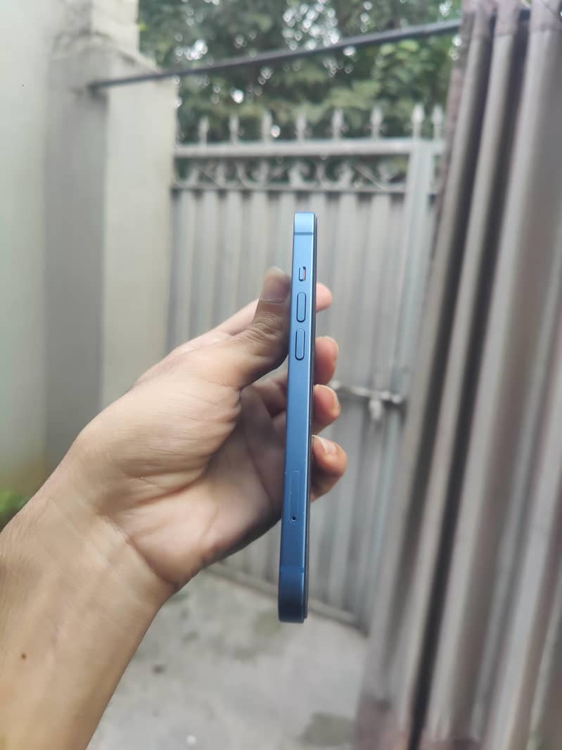 Apple iPhone 13 2