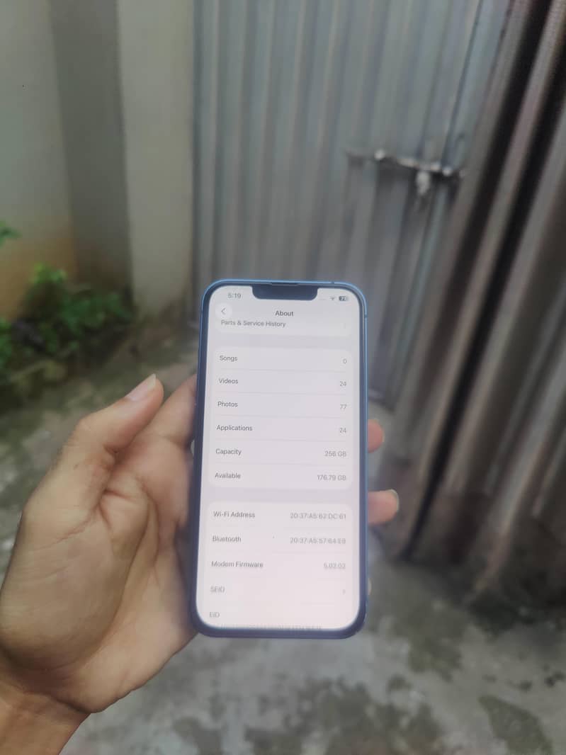 Apple iPhone 13 4