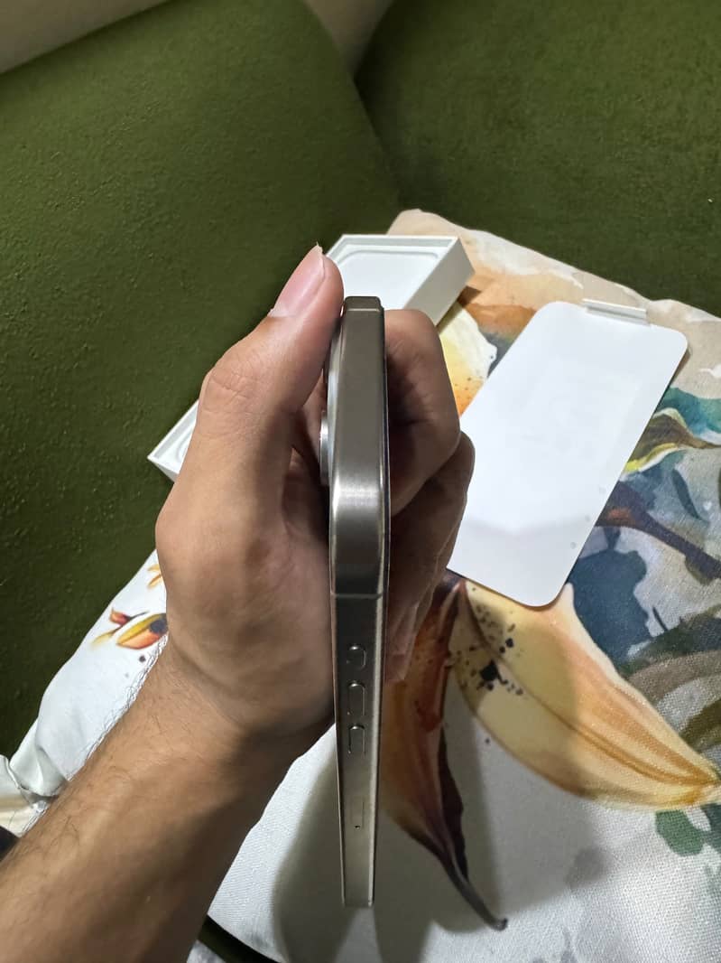 Apple iPhone 15 Pro Max 4