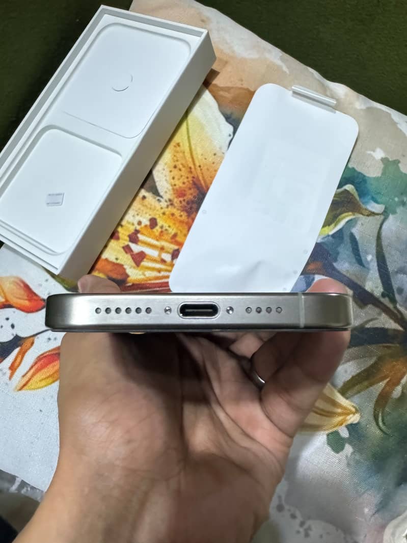 Apple iPhone 15 Pro Max 6