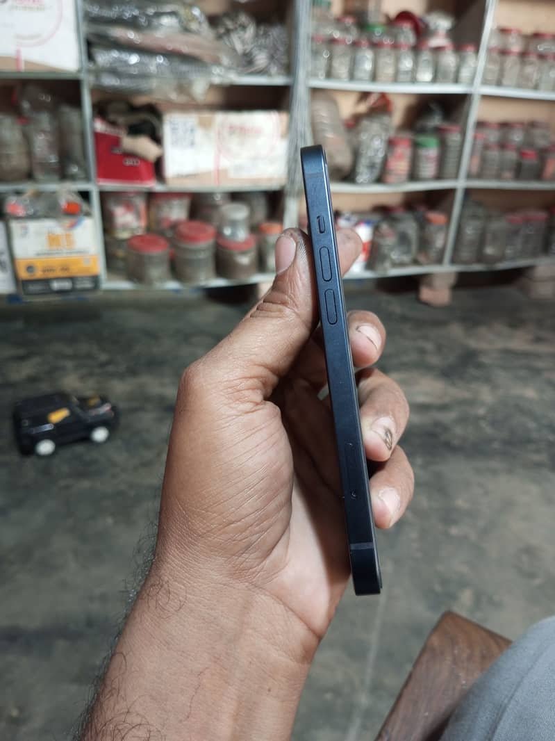 Apple iPhone 13 1