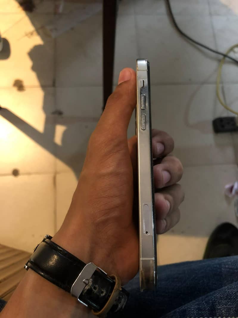 Apple iPhone 12 Pro 4