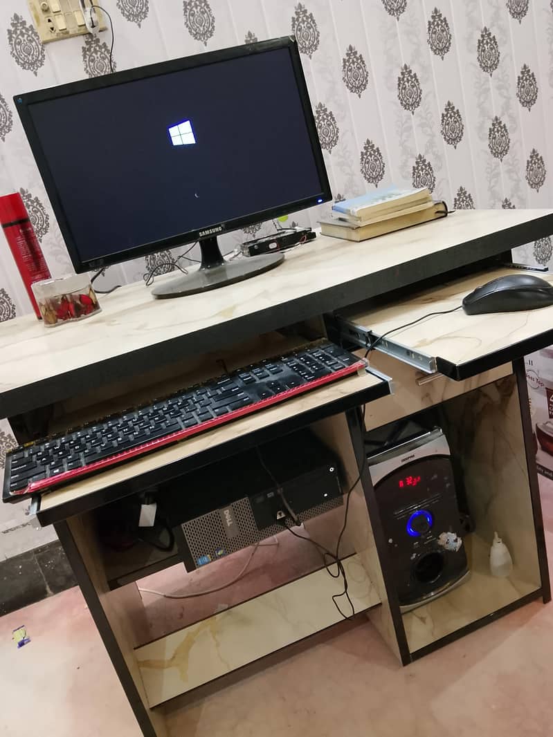 Computer Table 0