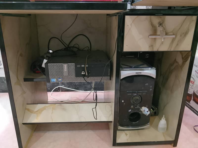 Computer Table 4