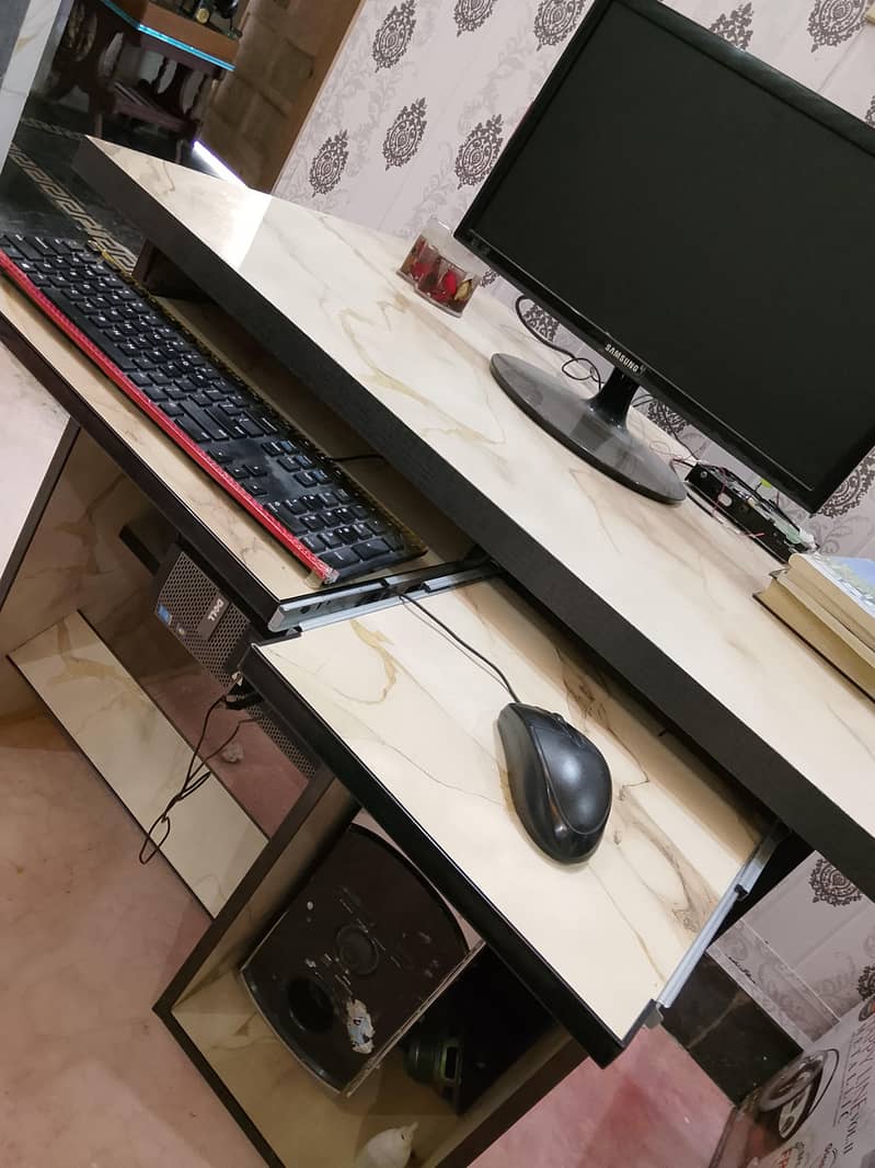 Computer Table 5