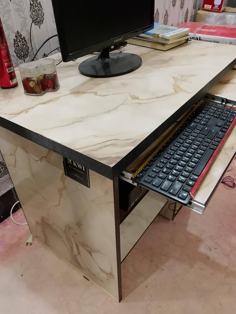 Computer Table 6