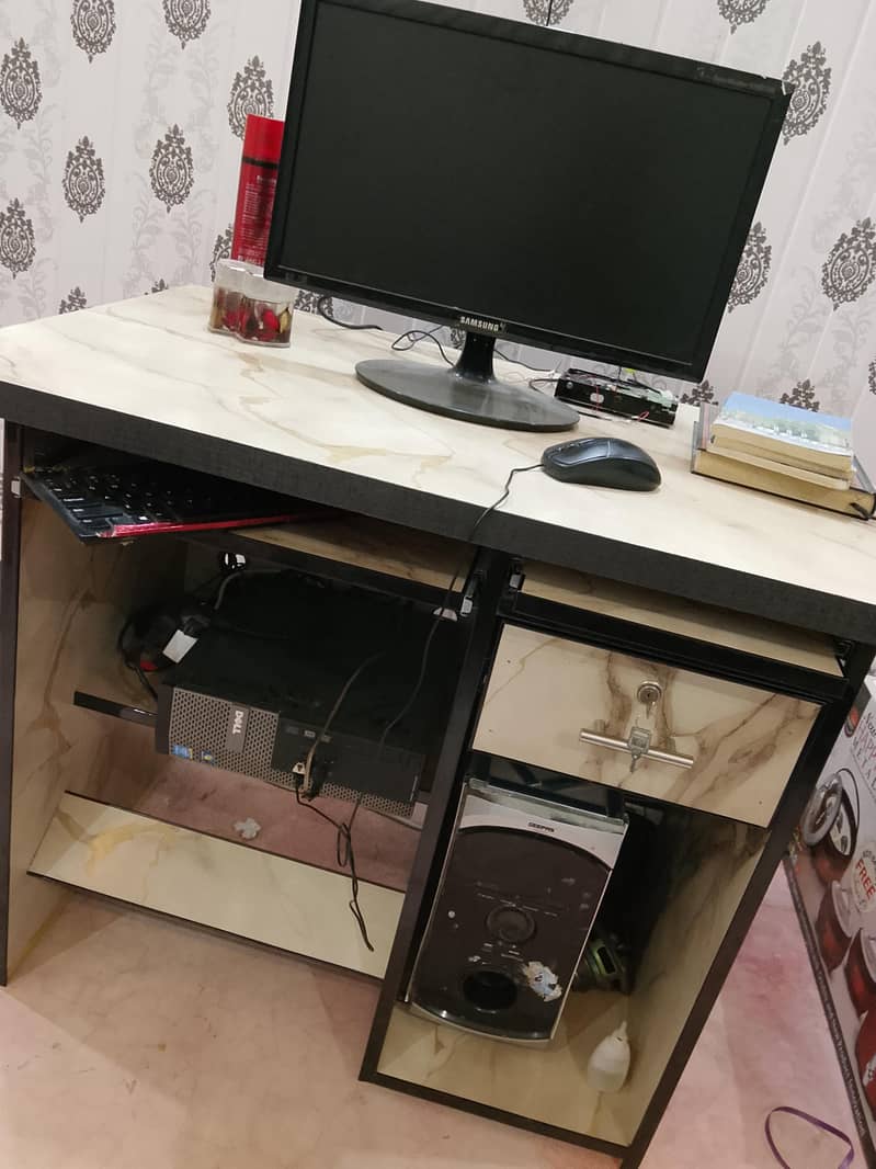 Computer Table 7