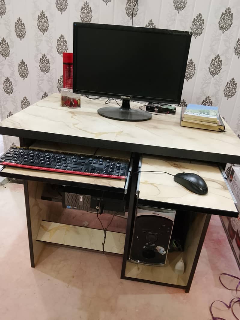 Computer Table 8