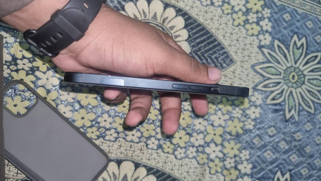 Apple iPhone 14 JV 1