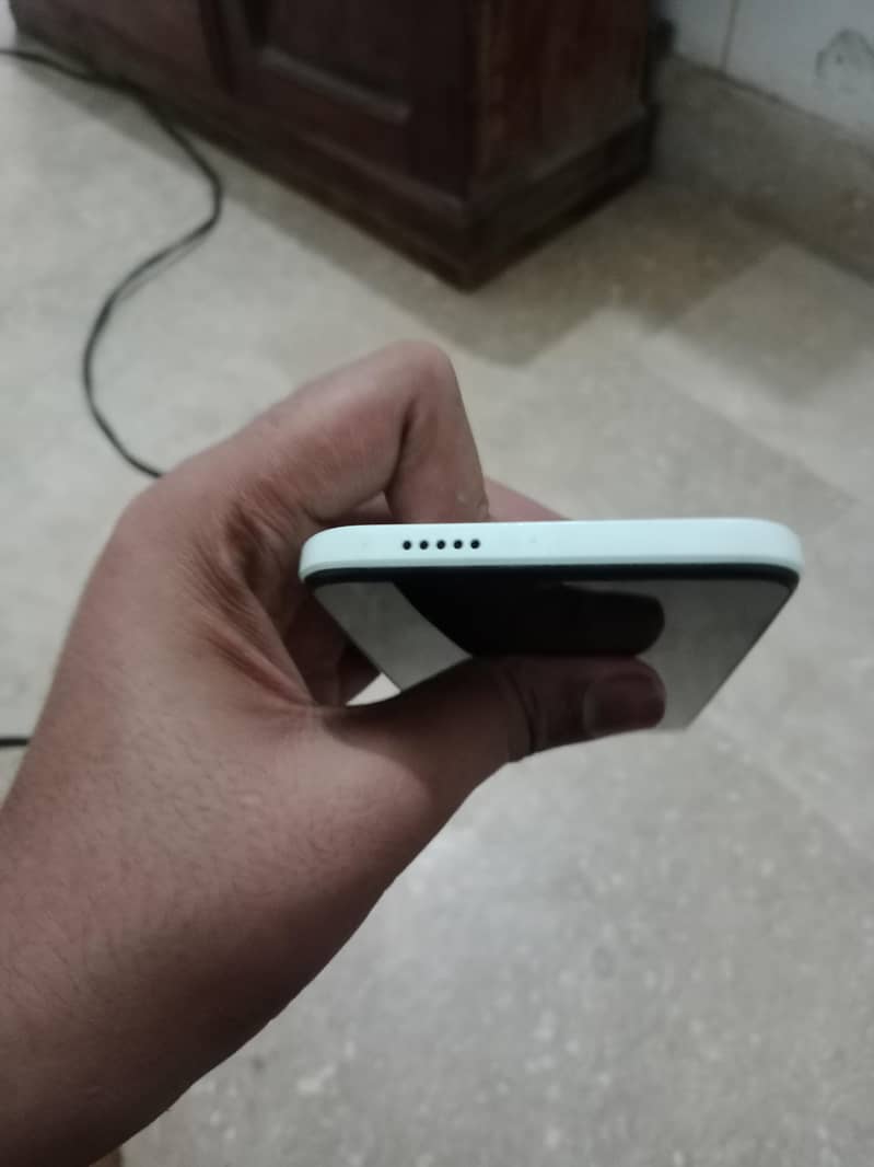 Realme A1 4