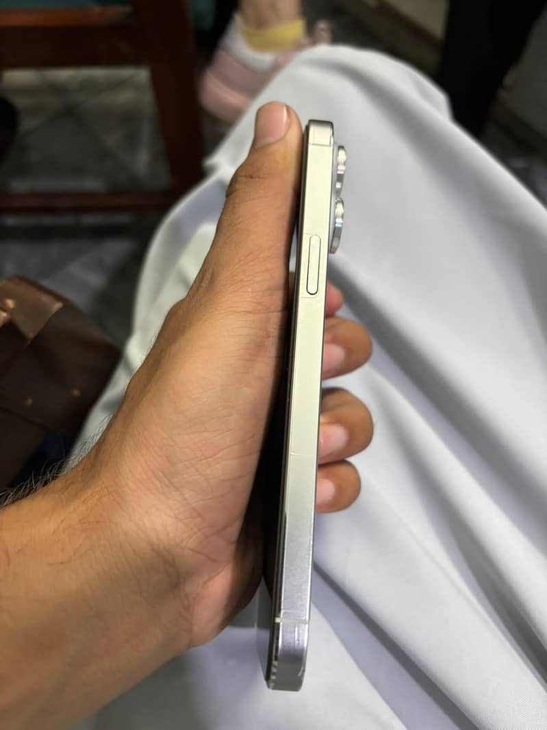 Apple iPhone 14 Pro Max 2