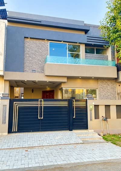 5 Marla Like New Near Dolmen Mall Well Maintained House DHA LAHORE PHASE 6