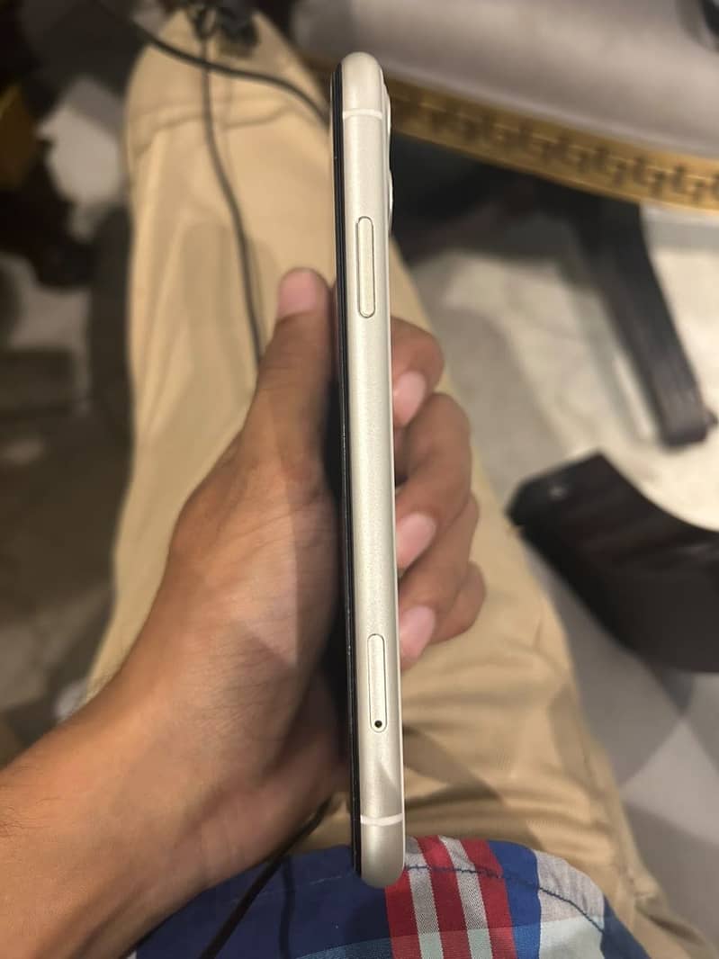 Apple iPhone 11 6