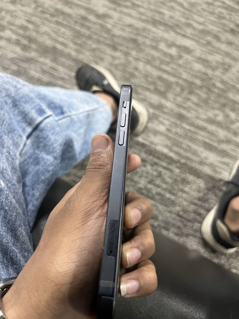 Apple iPhone 12 3