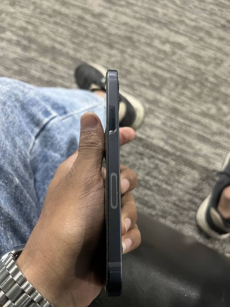 Apple iPhone 12 4