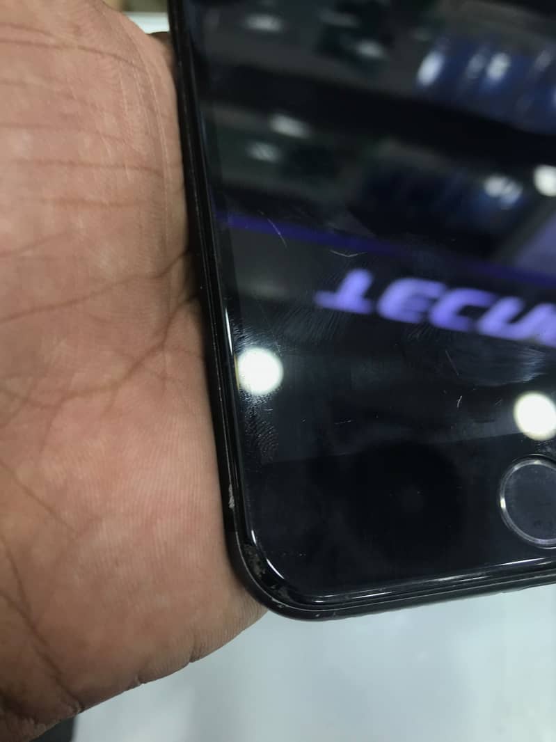 Apple iPhone 8 Plus 3