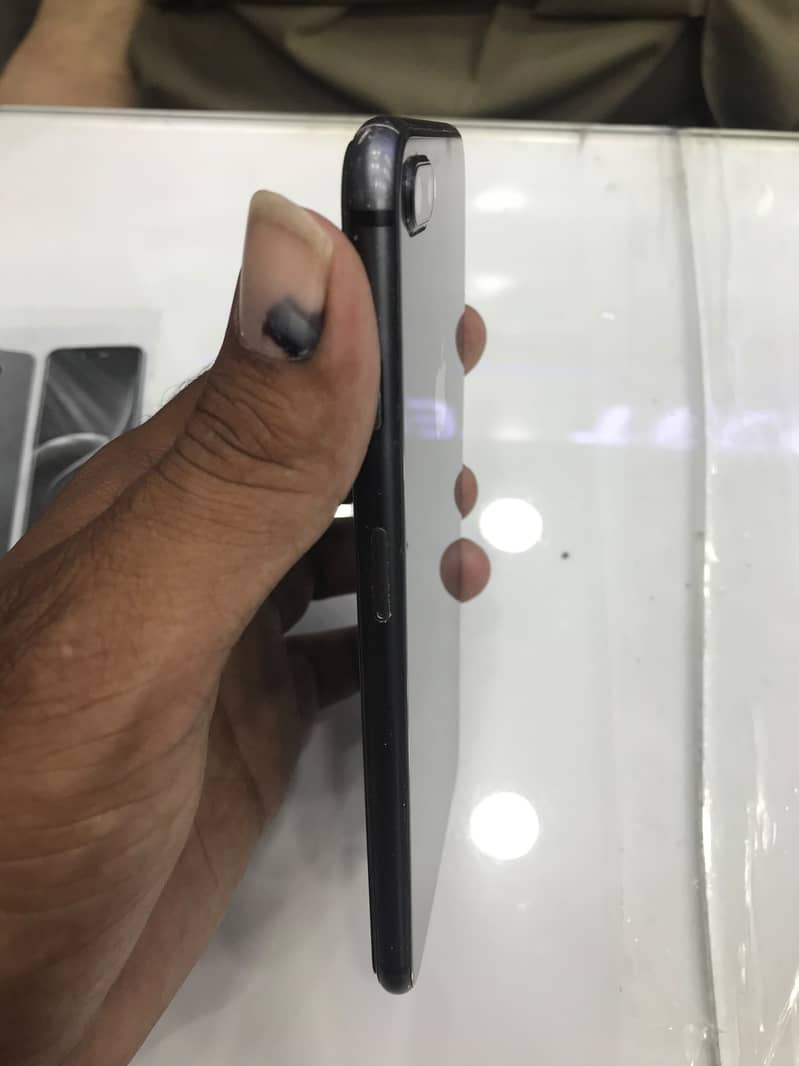Apple iPhone 8 Plus 4