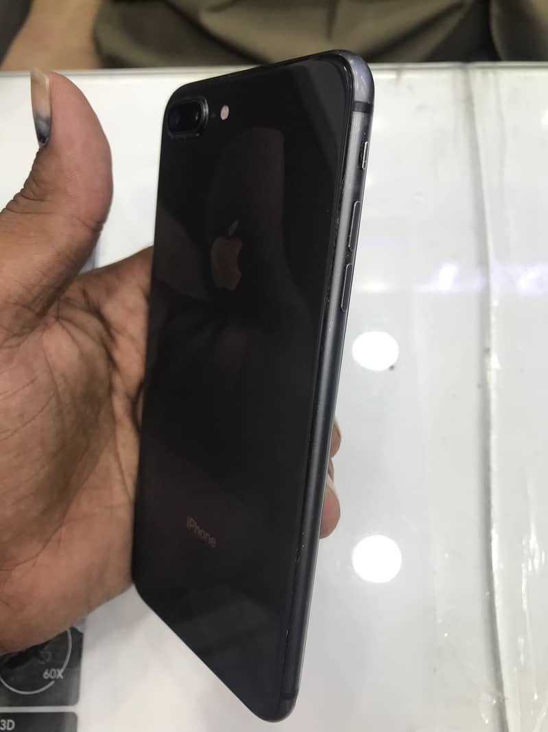 Apple iPhone 8 Plus 5