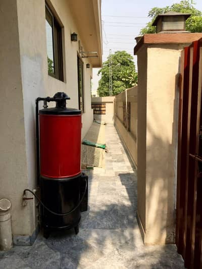10 Marla Corner House for Sale with Basement 5 Bedrooms