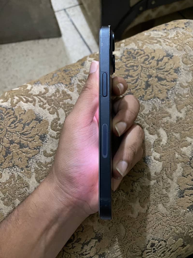 Apple iPhone 14 3