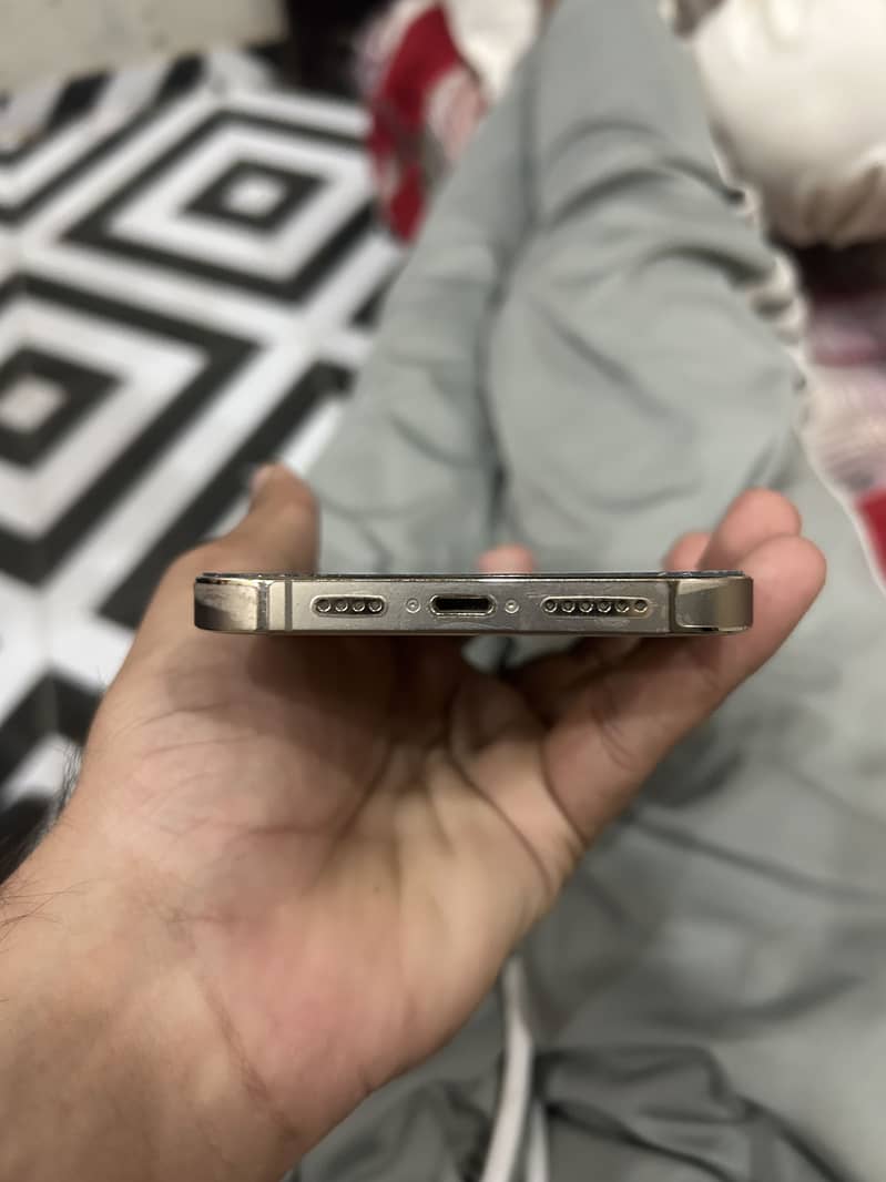 Apple iPhone 13 Pro Max 6