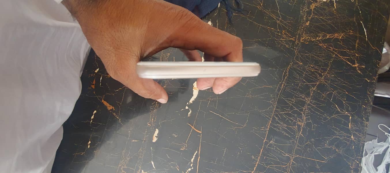 OPPO A57 1