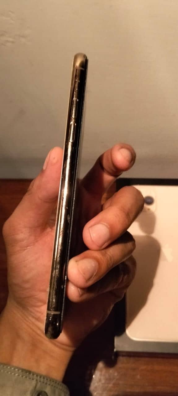 Apple iPhone 11 Pro Max 2