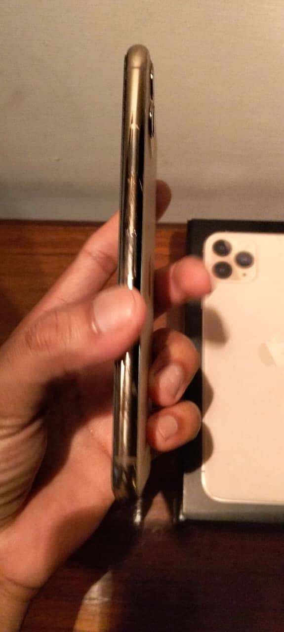Apple iPhone 11 Pro Max 3