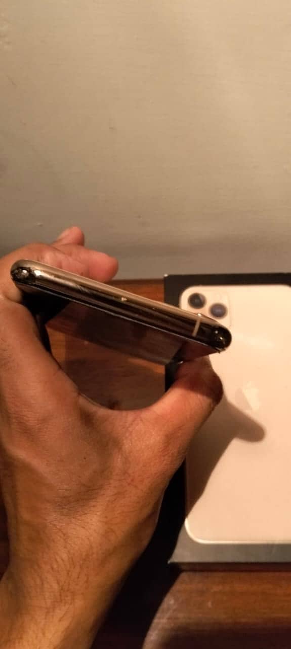 Apple iPhone 11 Pro Max 4