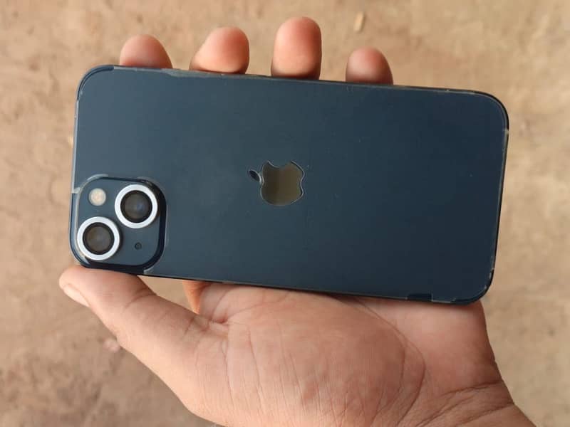 Apple iPhone 13 2