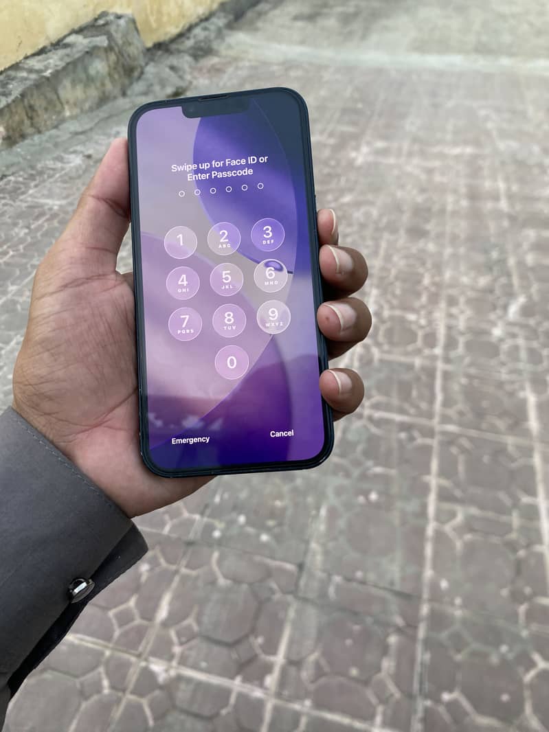 Apple iPhone 13 2