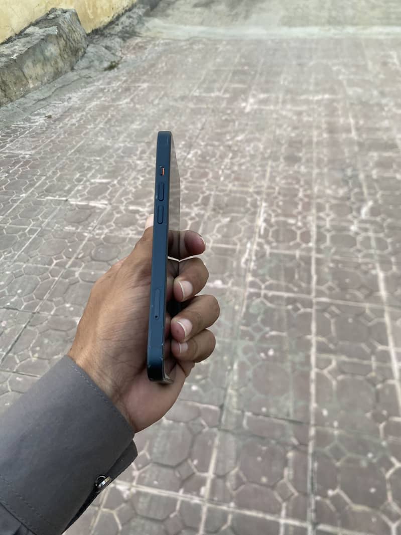 Apple iPhone 13 4