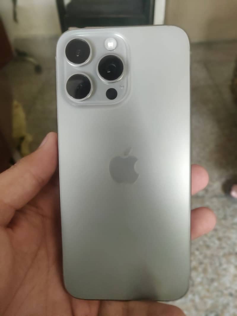 Apple iPhone 15 Pro Max 1