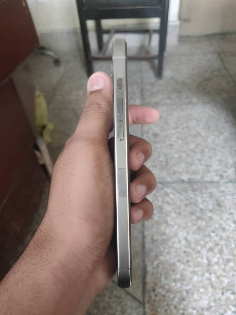 Apple iPhone 15 Pro Max 2