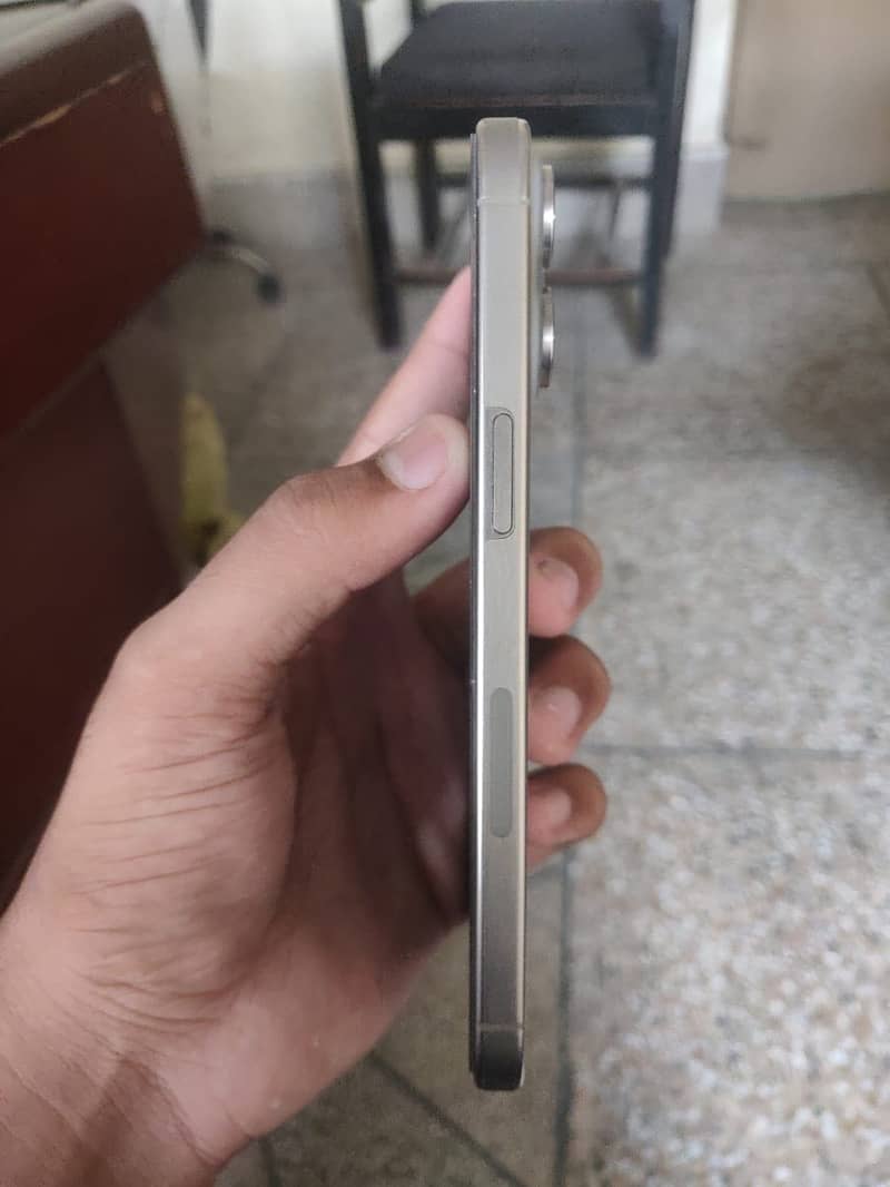 Apple iPhone 15 Pro Max 4