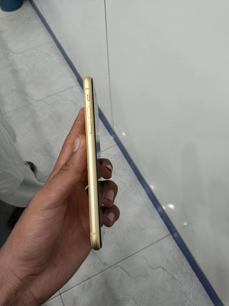 Apple iPhone 11 3
