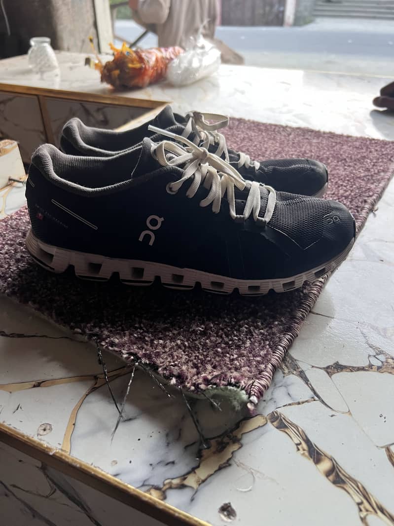 We shoes 0